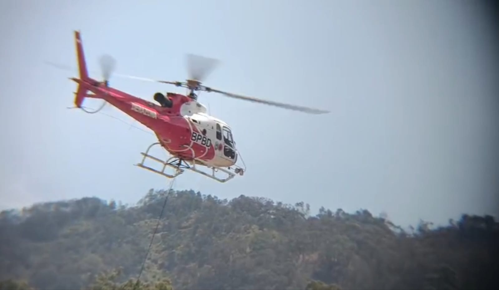 Terkendala Angin Kencang, Pemadaman Karhutla Gunung Semeru Diteruskan Lewat Jalur Darat