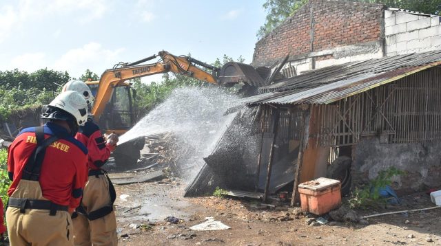 Perluasan TPU Keputih, Pemkot Surabaya Tertibkan Bangli 1.800 Meter Persegi