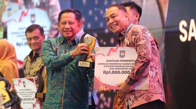Pembangkit Listrik Sampah hingga Dandan Omah Bawa Surabaya Borong 3 Penghargaan Nasional