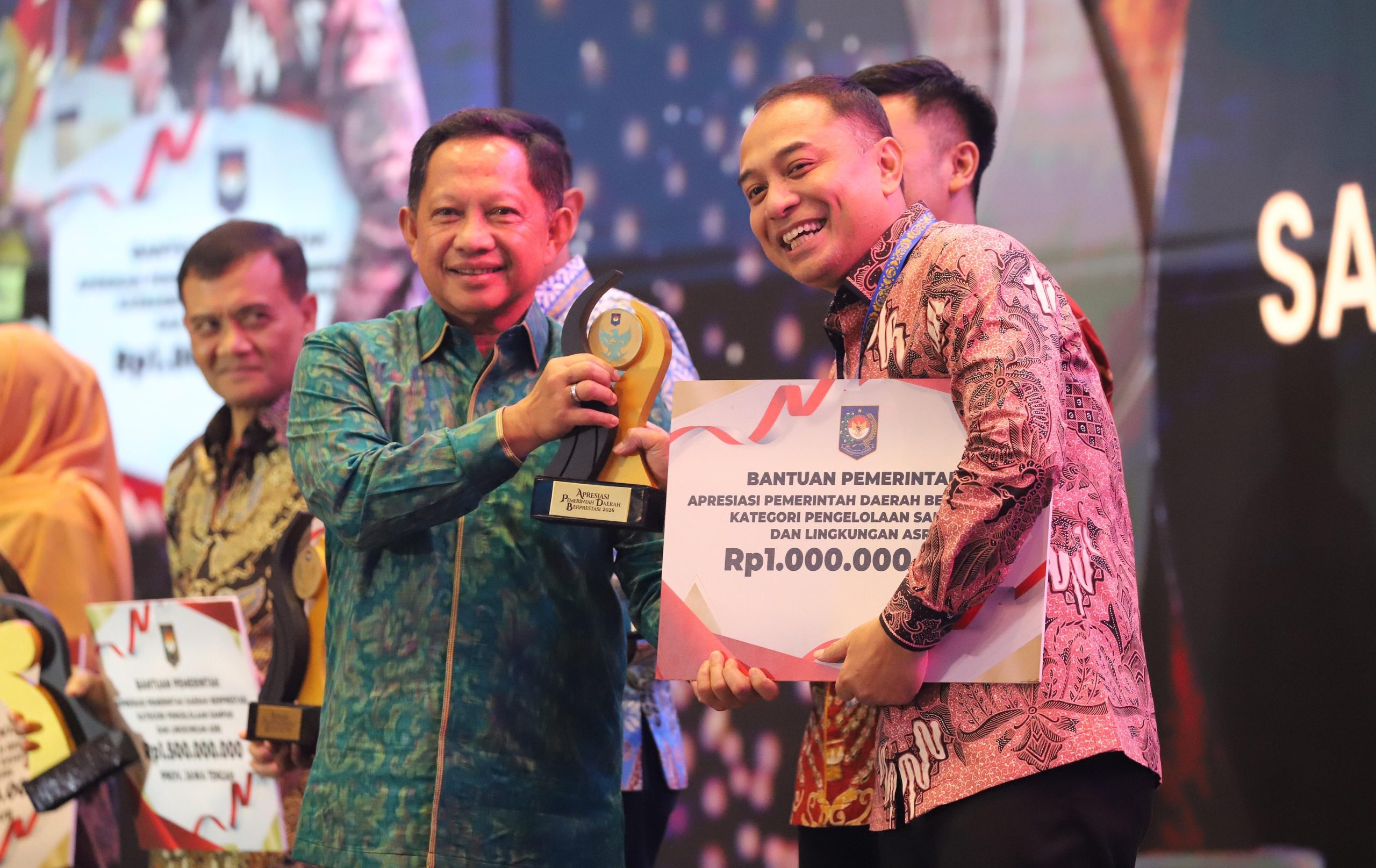 Pembangkit Listrik Sampah hingga Dandan Omah Bawa Surabaya Borong 3 Penghargaan Nasional