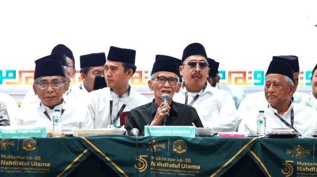 KH Miftachul Akhyar memimpin sidang dalam Muktamar Ke-35 Nahdlatul Ulama di Jombang, Jawa Timur.