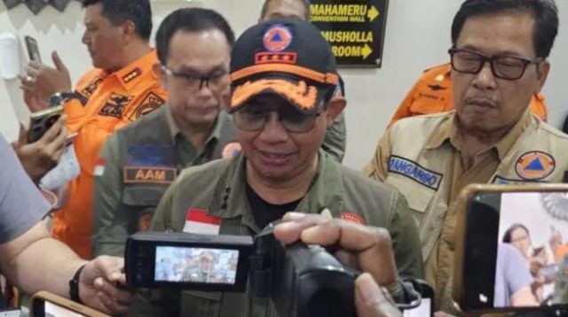 Dua Helikopter Water Bombing Diterjunkan Padamkan Api di TNBTS