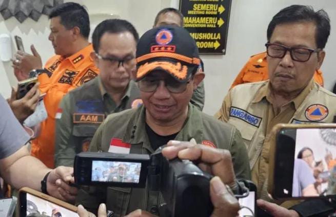 Dua Helikopter Water Bombing Diterjunkan Padamkan Api di TNBTS