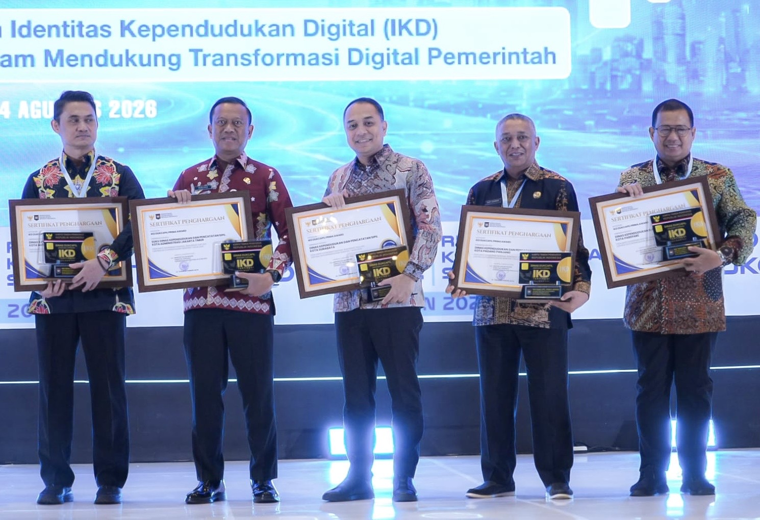 Surabaya Masuk 10 Besar Nasional Capaian IKD, Sabet Dukcapil Prima Award 2026