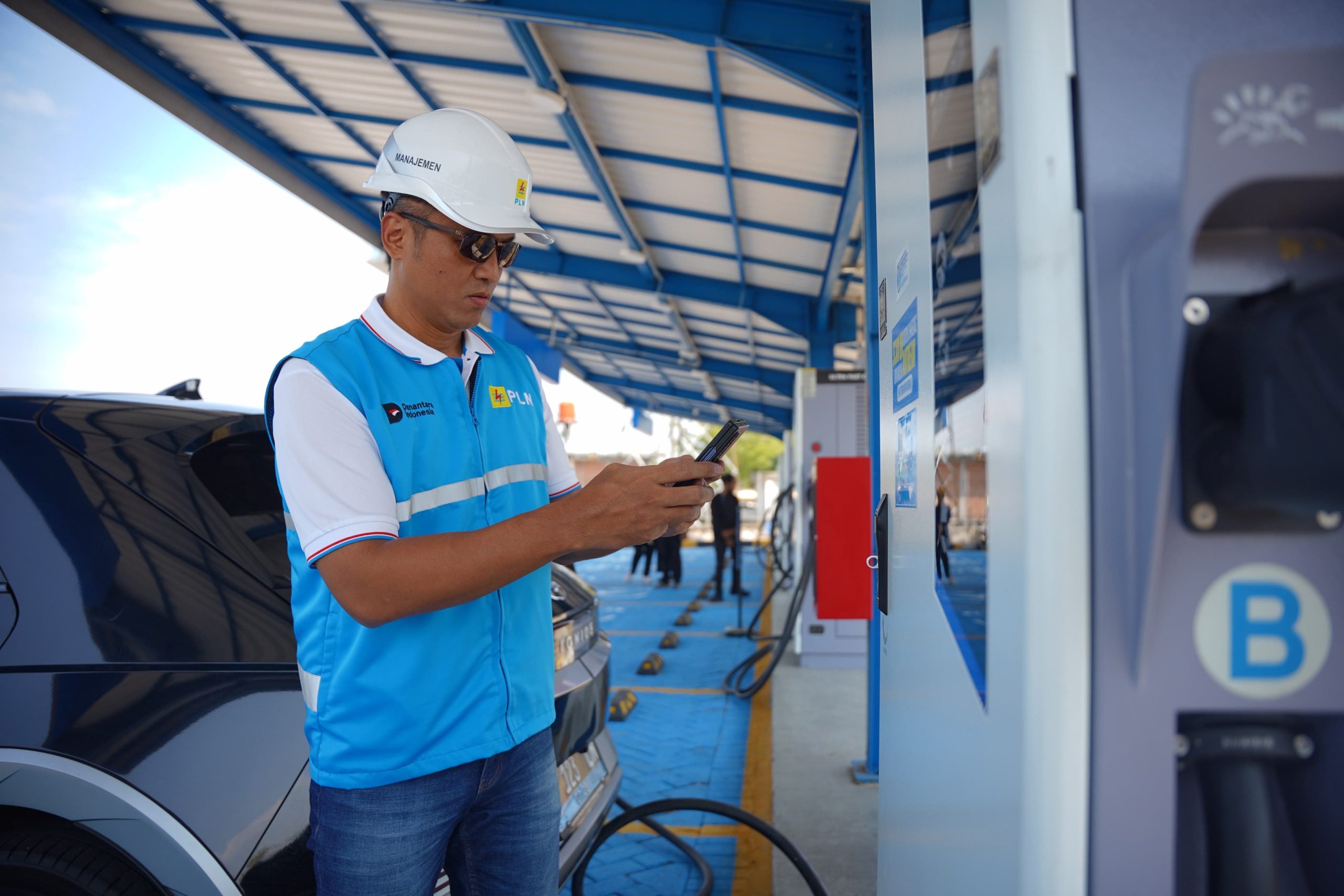 Sambut HUT RI, PLN Boyong SPKLU Masuk Pesantren dan Jalan Tol