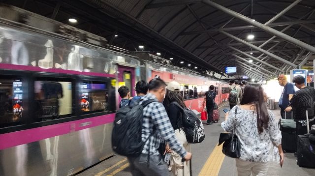 Libur Maulid Nabi, Daop 8 Surabaya Diserbu 196 Ribu Penumpang Kereta Api