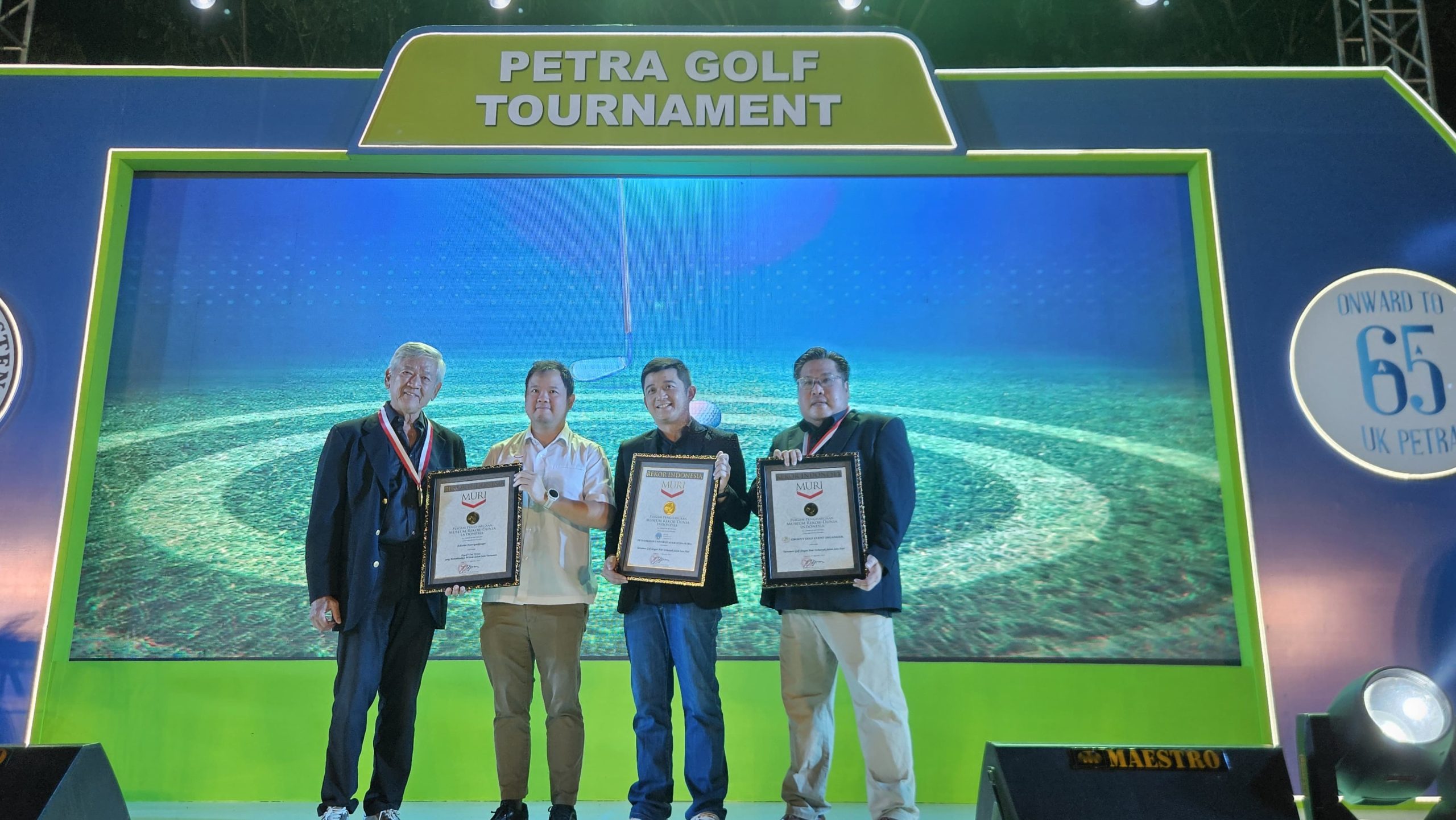 Cetak Rekor MURI 99 Hole, UK Petra Buka Jalan Mahasiswa Jejaring Bisnis Lewat Golf