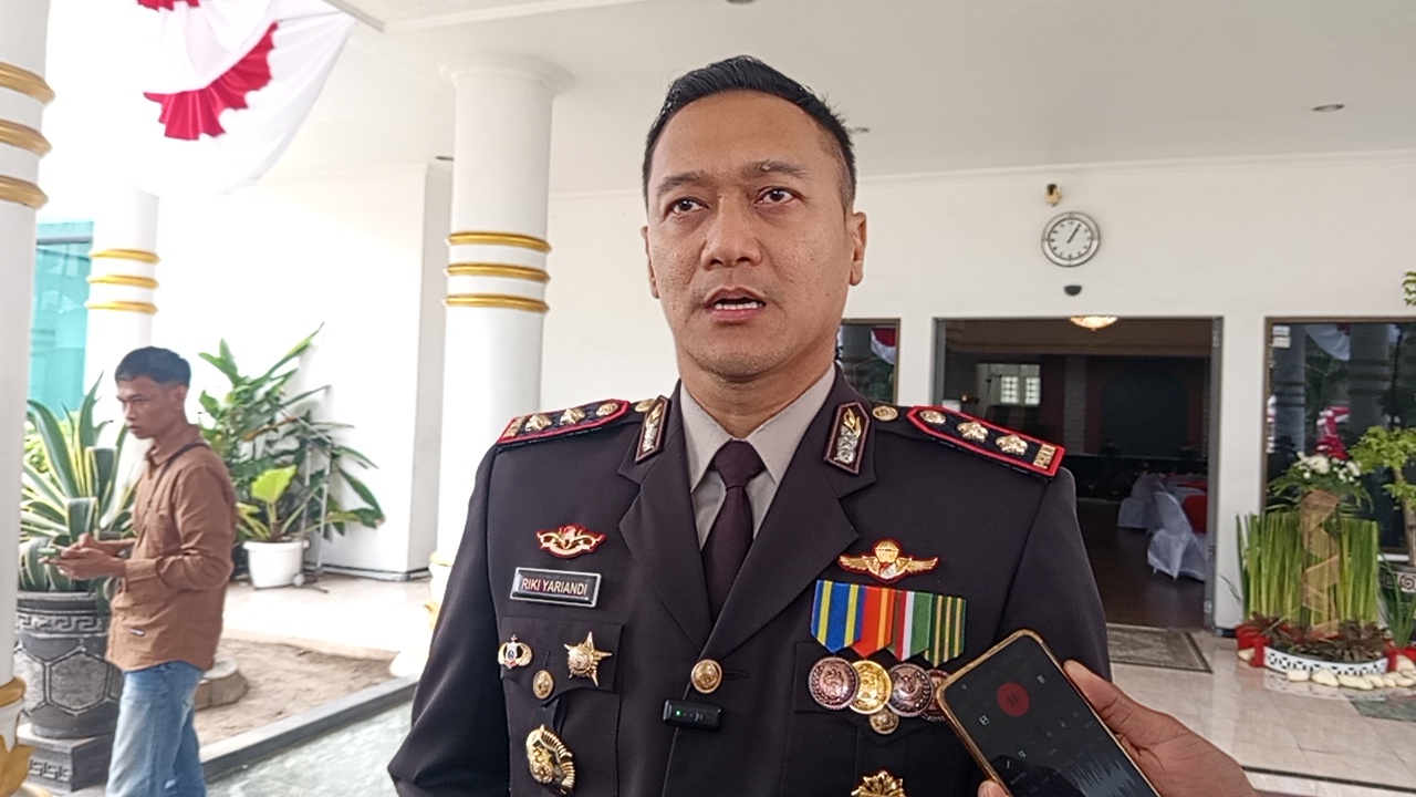 Polres Lumajang Deklarasi 'Tegak Lurus Merah Putih' Berantas Tambang Ilegal