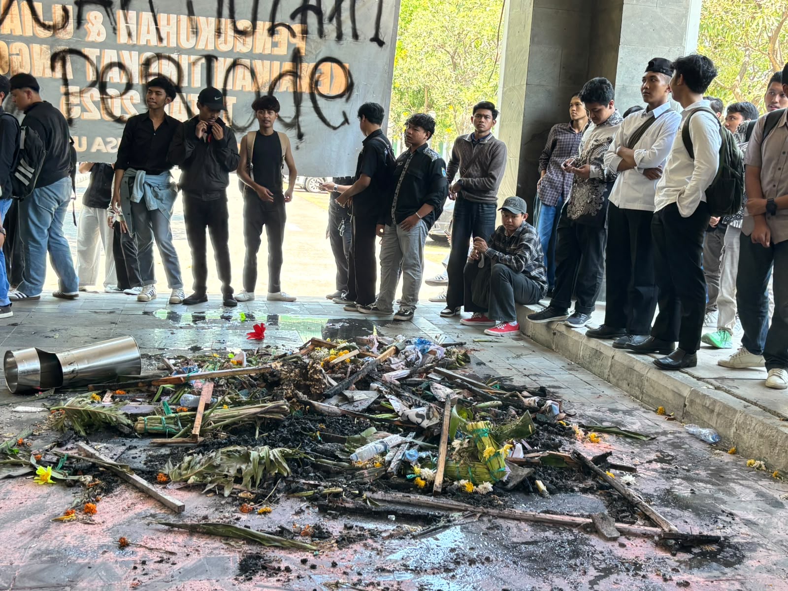 Pelantikan Rektor UINSA Diwarnai Gelombang Penolakan dari Mahasiswa dan Sivitas Akademika