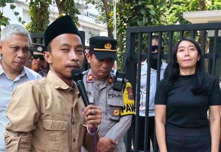 Massa Gempar Jatim Geruduk Citraland Surabaya, Diduga Privatisasi Air Berkedok Pengelolaan Mandiri