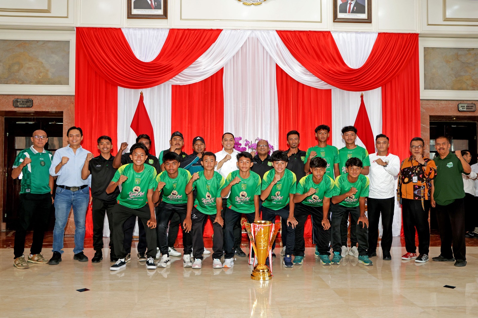 Wali Kota Eri Siapkan Fasilitas Latihan Persebaya Muda Jelang Piala Soeratin Nasional