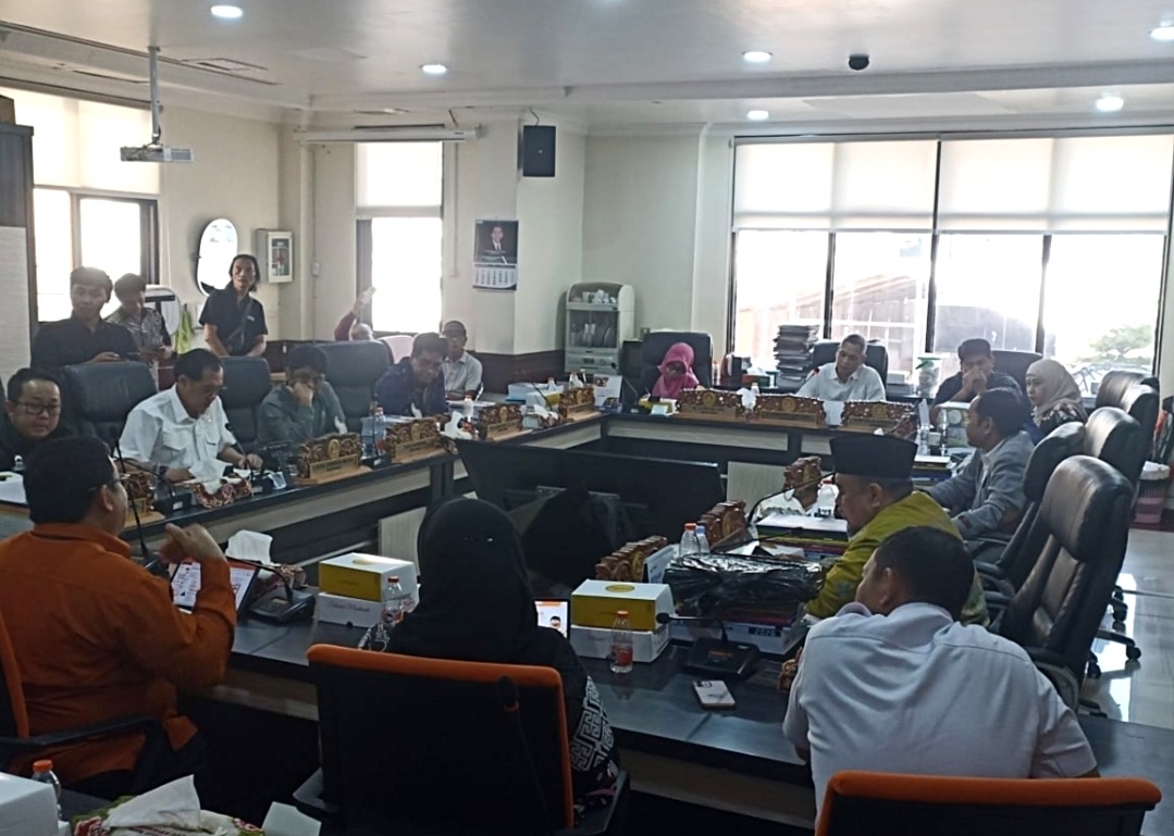 Anak Penjual Nasi Tak Beli Seragam Karena Bantuan Batal, DPRD Surabaya Minta Metode Desil BPS Dievaluasi