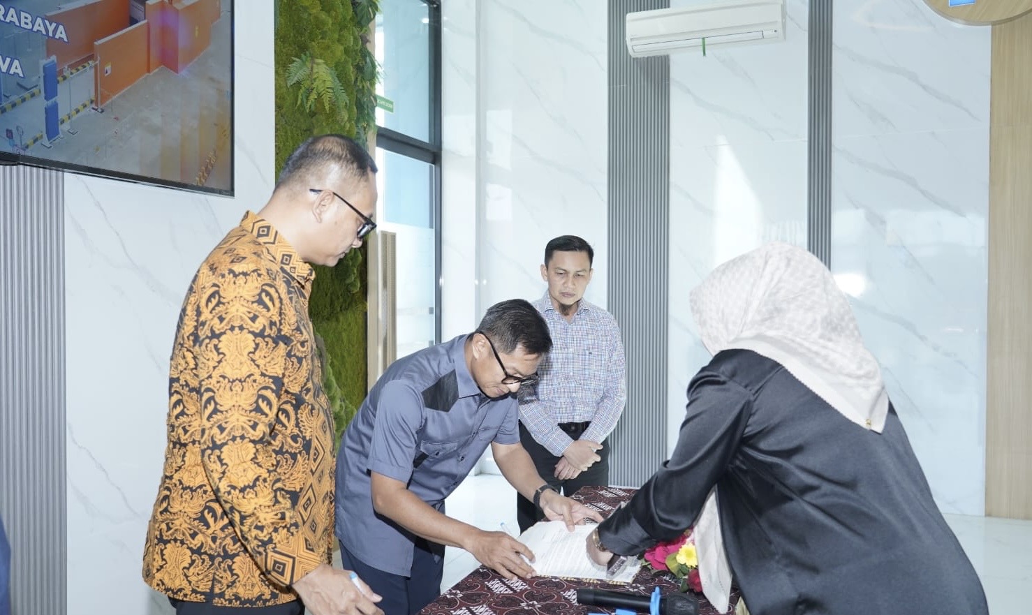 Perketat Jalur Impor-Ekspor, Pelabuhan Surabaya Kini Dilengkapi Pemindai Canggih Bebas 'Dwelling Time'