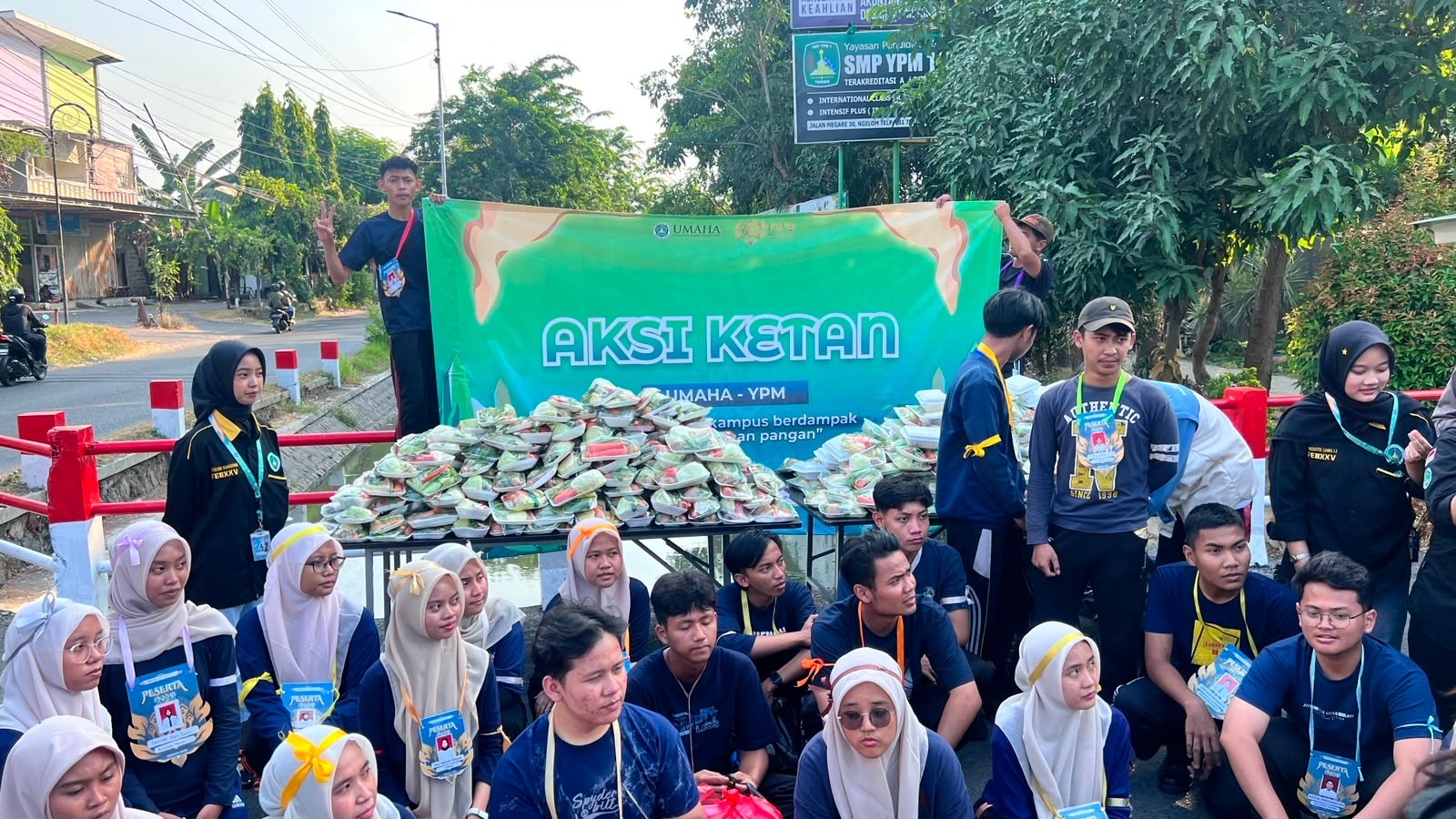 Bagi Sayur hingga Cosplay Jajaran Manajemen Meriahkan Penutupan PKKMB UMAHA 2026