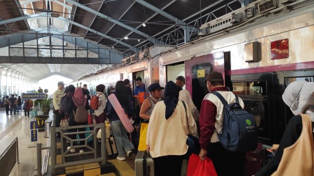Dampak Erupsi Anak Krakatau, KAI Daop 8 Tambah Kereta Surabaya–Jakarta