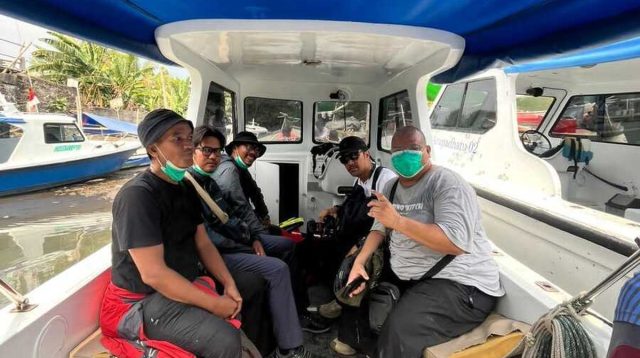 Rombongan jurnalis berada di dalam speedboat saat perjalanan menuju Gunung Anak Krakatau