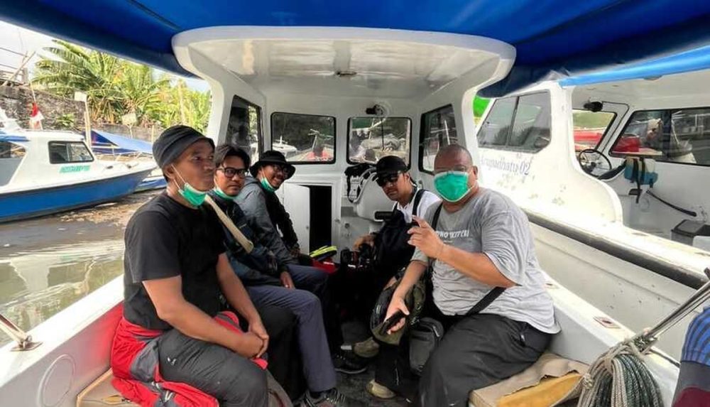 Rombongan jurnalis berada di dalam speedboat saat perjalanan menuju Gunung Anak Krakatau
