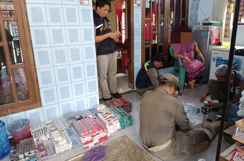 Tingkatkan Kesadaran Cukai, Satpol PP Lumajang Imbau Masyarakat Kenali Ciri Rokok Ilegal
