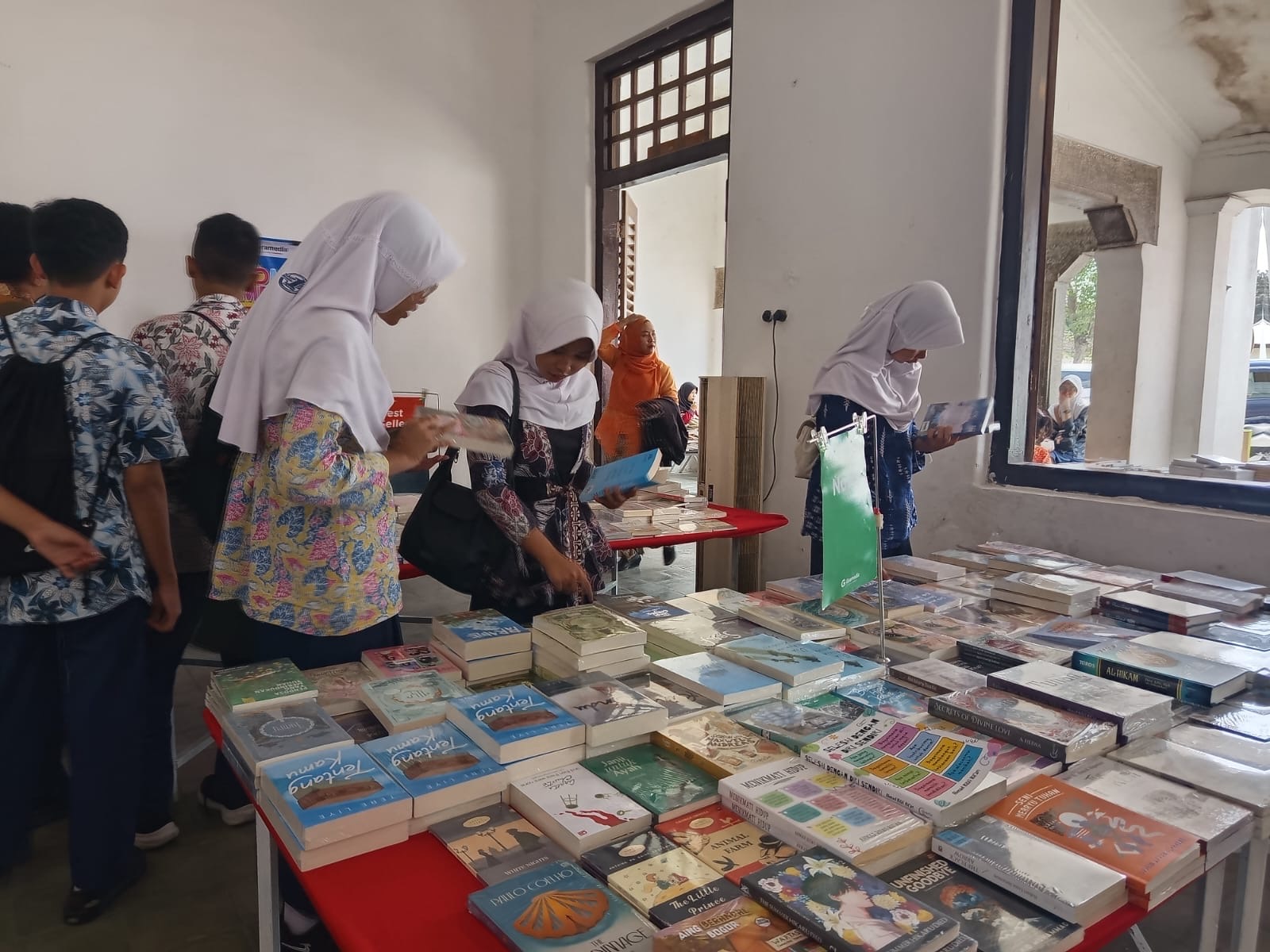Warga Lumajang Tak Perlu Lagi Berburu Buku ke Luar Kota, Gramedia "Hadir" Bawa Diskon di Mula Malurung