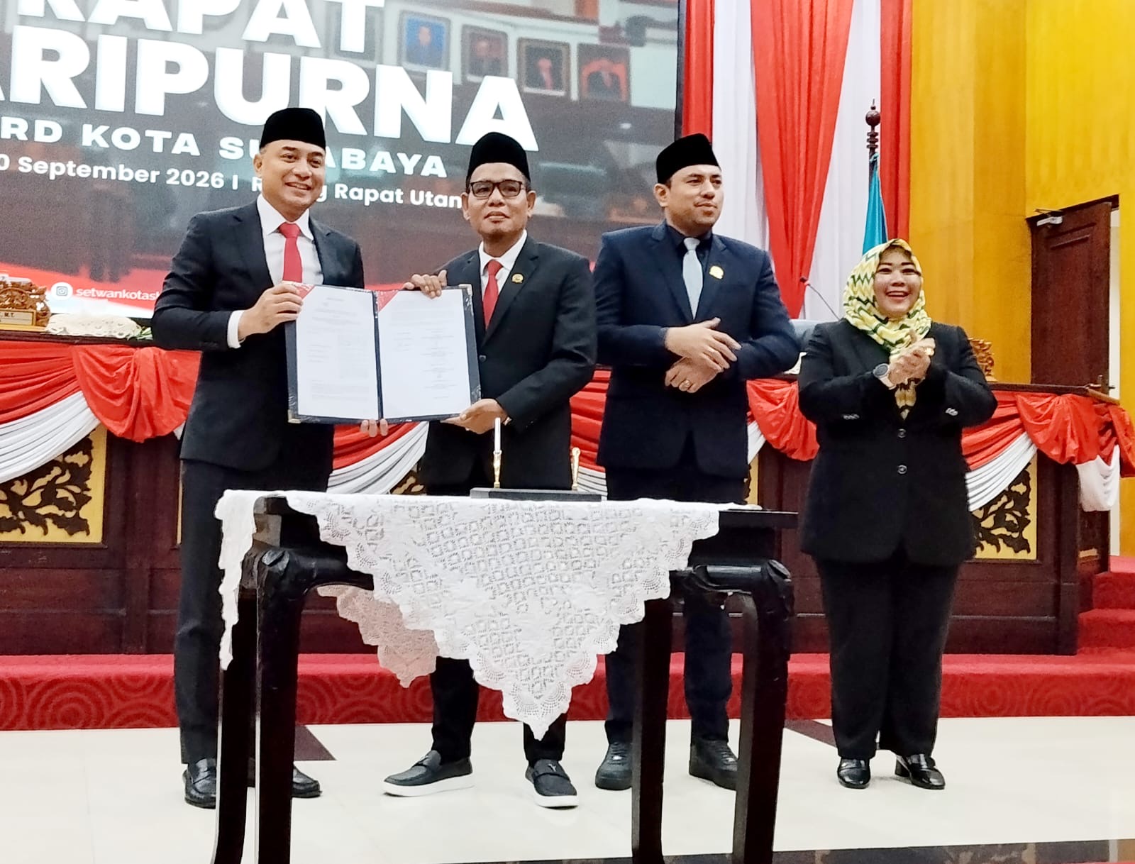 Rapat paripurna DPRD Kota Surabaya dengan agenda penyampaian pendapat Badan Anggaran (Banggar)