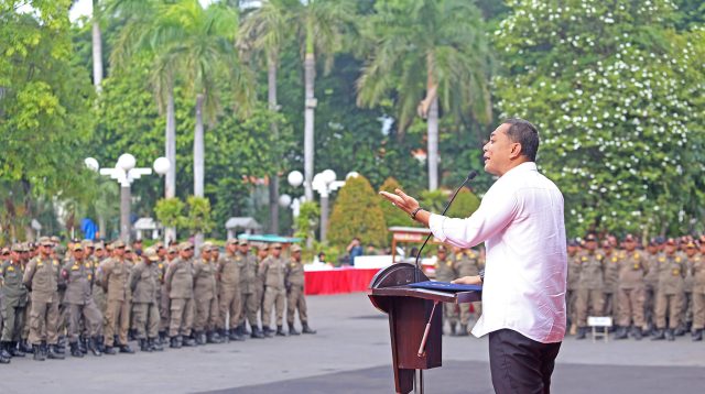 Berkat DM TikTok Warga, Wali Kota Eri Cahyadi Pecat Oknum Satpol PP Pelaku Pungli Rekrutmen