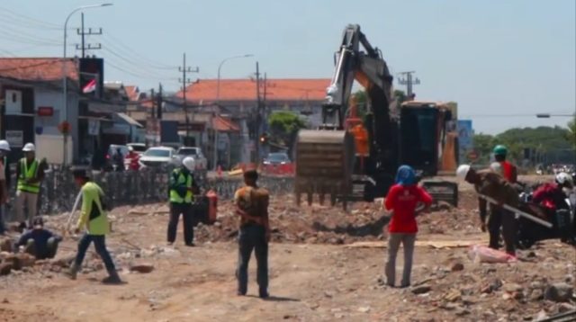 Urai Kemacetan Surabaya Barat, Proyek Pelebaran Jalan Wiyung–Menganti Dikebut Hingga 2027