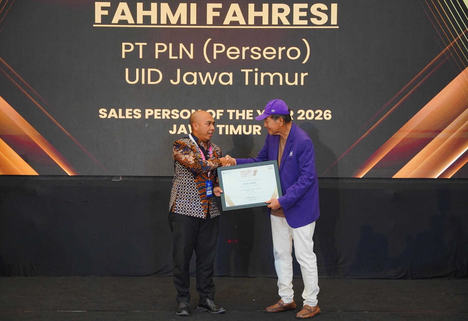 Aksi Nyata di Hari Pelanggan, PLN Jatim Sabet 4 Penghargaan Berkat Inovasi Layanan Berbasis AI