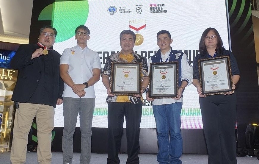 UK Petra sabet dua Rekor MURI Pecahkan Rekor MURI, UK Petra Boyong 275 Stan Edukasi ke Galaxy Mall Surabaya