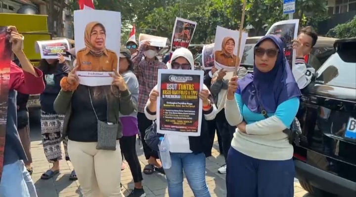 Massa Cakra Muda Indonesia Demo Pemkot Surabaya, Desak Usut Tuntas TPPU DSDABM