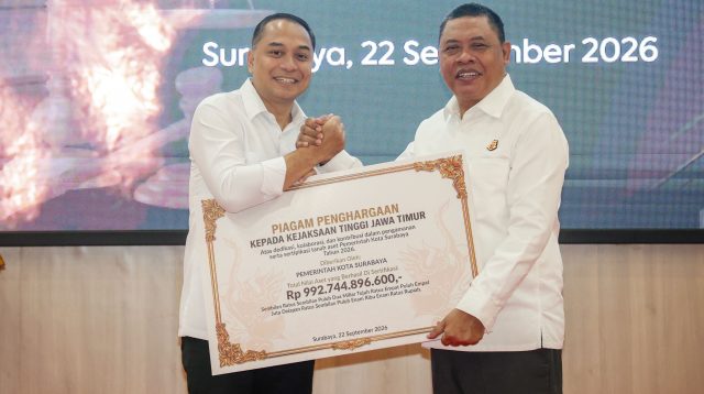 Penyerahan sertifikat aset tanah Pemkot Surabaya senilai Rp992,7 miliar oleh Kejati Jatim