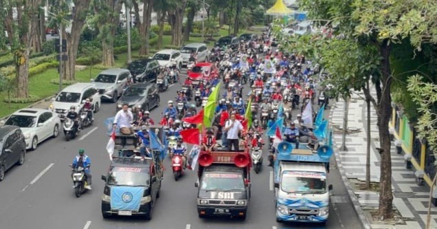 1000 Buruh Jatim Gelar Aksi, Tuntut Kenaikan Upah 2027 Hingga Perlindungan Pekerja