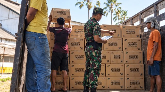 HUT ke-81 TNI, SGN Gelar Pasar Murah dan Salurkan 16,5 Ton Gula