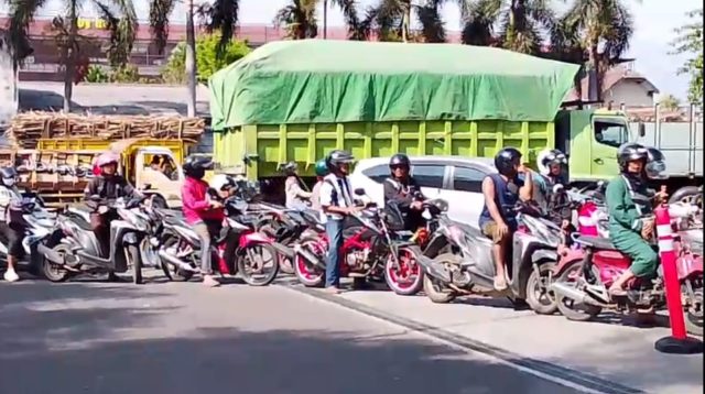 Solar Langka di Lumajang, Sopir Truk Tebu Rugi Rp 600 Ribu Dalam Dua Hari
