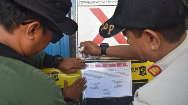 Pemkot Surabaya Segel 10 Lokasi Penjualan Miras, dari Subdistributor sampai Warkop