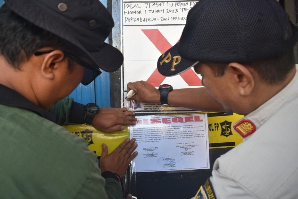 Pemkot Surabaya Segel 10 Lokasi Penjualan Miras, dari Subdistributor sampai Warkop