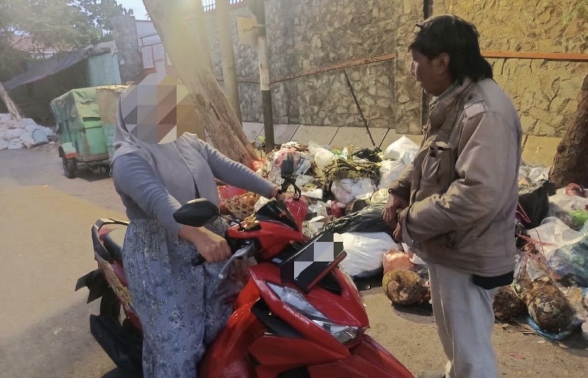 Ketangkap Buang Sampah Sembarangan, 4 Warga Surabaya Didenda