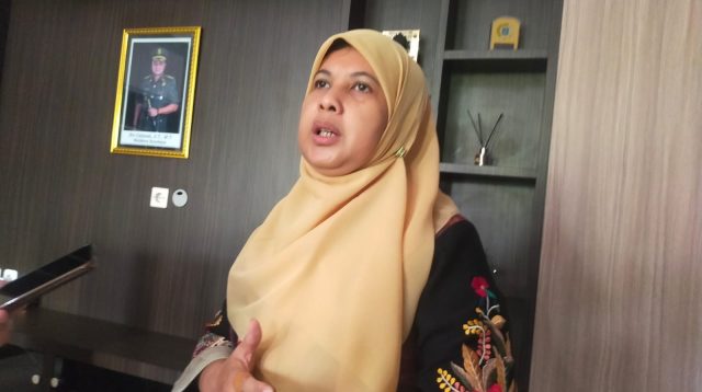 Tak Punya IMB, Satpol PP Surabaya Segel 23 Kios Buah di Tanjungsari