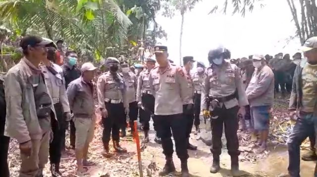 Polisi Tangkap 3 Terduga Pelaku Blokade Jalan HGU PT Kalijeruk Baru
