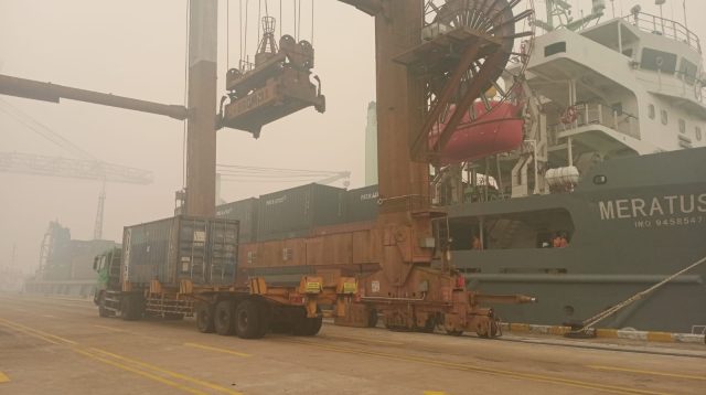 Kabut Asap Tebal Lumpuhkan Pelabuhan Sampit, Layanan Kapal Dihentikan Sementara