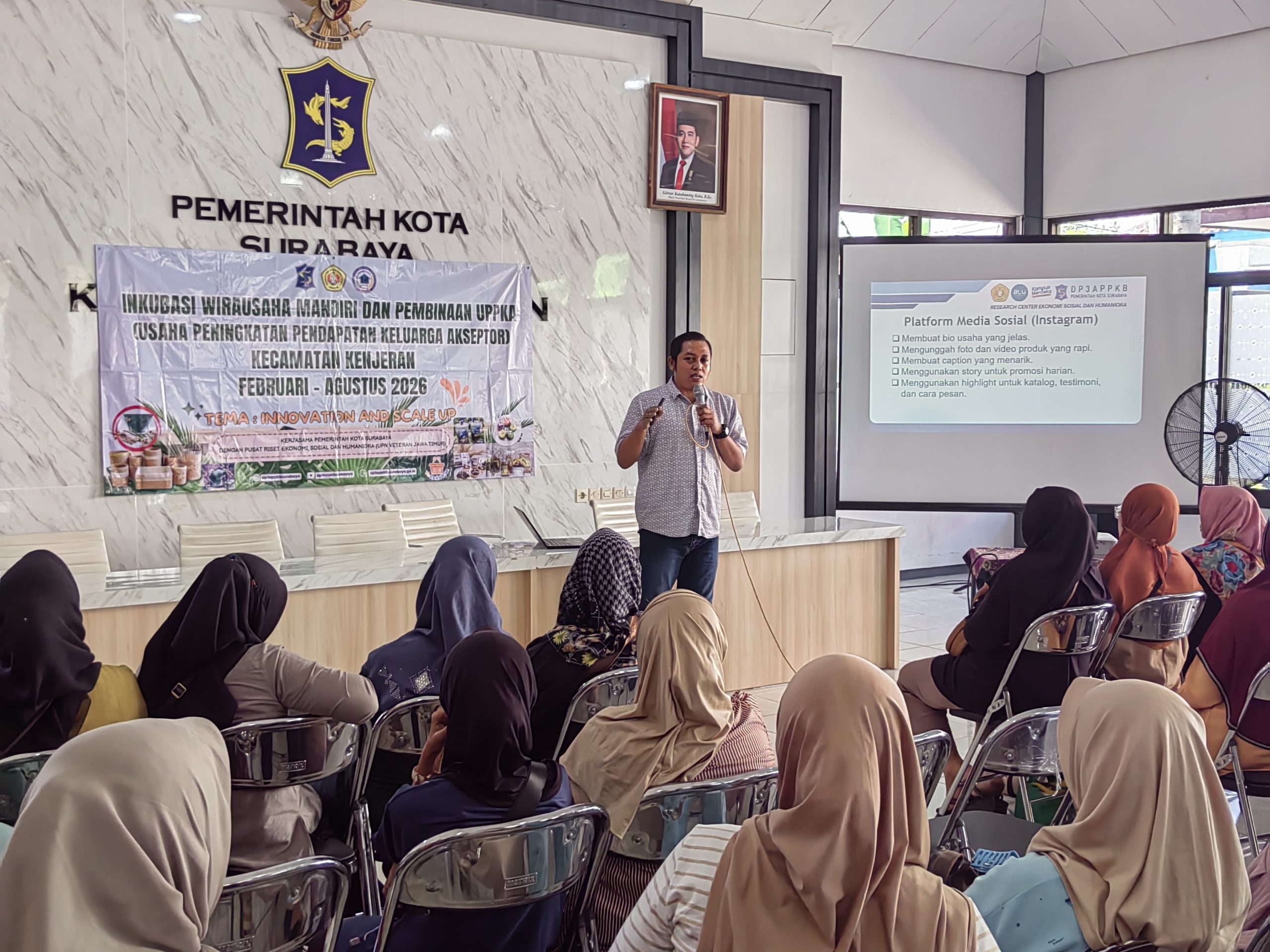 Cukup Modal HP, UMKM Kenjeran Surabaya Diajak Perluas Pasar Lewat Digital Marketing