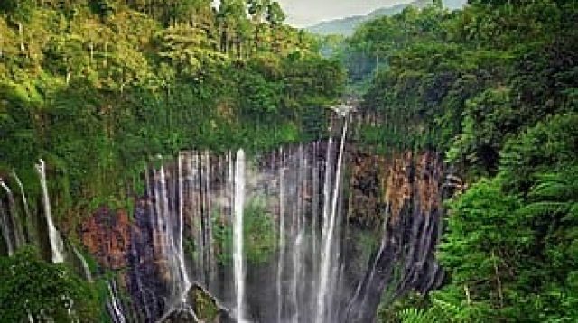 Wisatawan Tumpak Sewu Terus Meningkat, Pemkab Lumajang Siapkan Tangga Baru