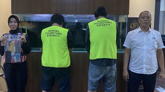 Sembunyikan Sabu di Bawah Kursi Kamar, Dua Pengedar Narkoba di Peneleh Surabaya Ditangkap Polisi